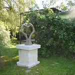 Les Insolites Du Grand Logis Konukevi Marchais (Aisne)