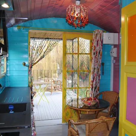 Les Insolites Du Grand Logis 3* Marchais (Aisne)