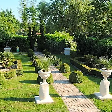 Les Insolites Du Grand Logis 3* Marchais (Aisne)